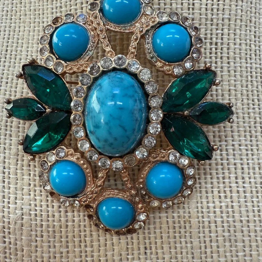 Elegant Turquoise and Green Vintage Brooch/Pin‎ Signed Sarah Coventry “Maharani”